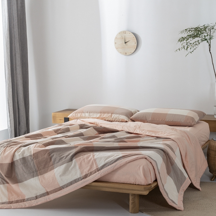 91家纺网 家纺一手货源 找家纺 棉邦 2021新款全棉水洗棉夏被四件套 蜜粉大格