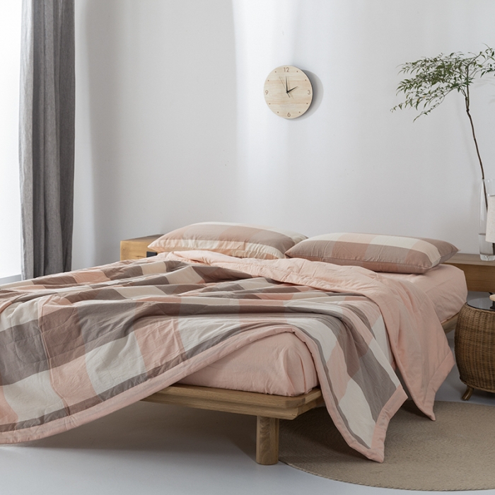 91家纺网 家纺一手货源 找家纺 棉邦 2021新款全棉水洗棉夏被四件套 蜜粉大格