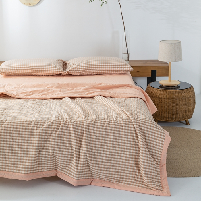 91家纺网 家纺一手货源 找家纺 棉邦 2021新款全棉水洗棉夏被四件套 蜜粉小格