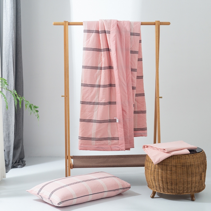 91家纺网 家纺一手货源 找家纺 棉邦 2021新款全棉水洗棉夏被四件套 细条粉格