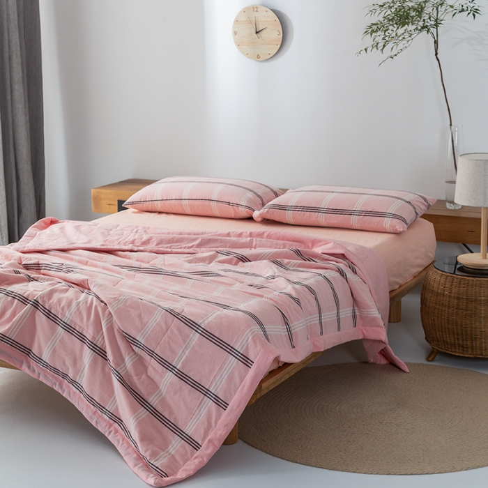 91家纺网 家纺一手货源 找家纺 棉邦 2021新款全棉水洗棉夏被四件套 细条粉格