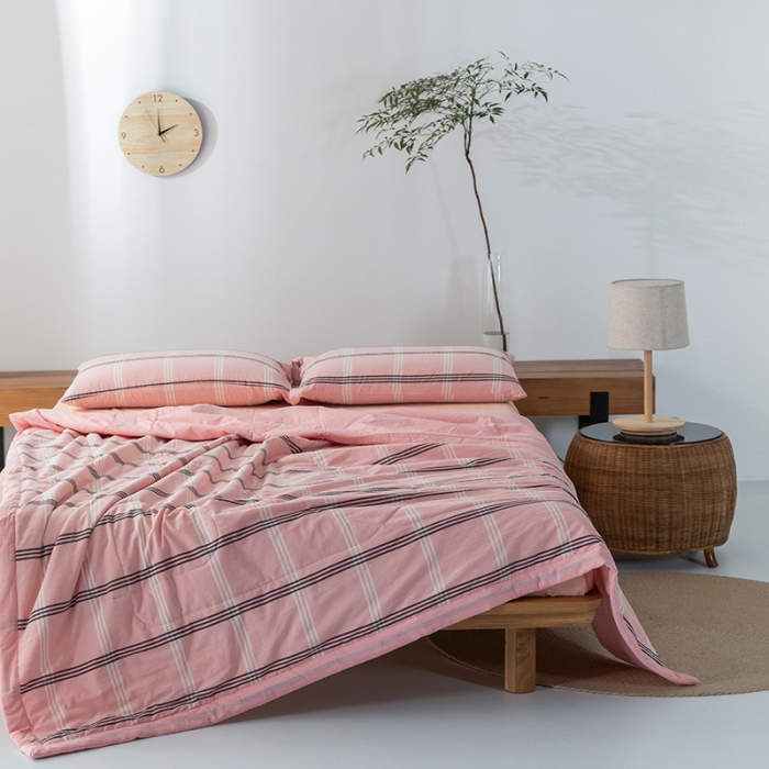 91家纺网 家纺一手货源 找家纺 棉邦 2021新款全棉水洗棉夏被四件套 细条粉格