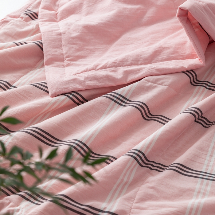 91家纺网 家纺一手货源 找家纺 棉邦 2021新款全棉水洗棉夏被四件套 细条粉格