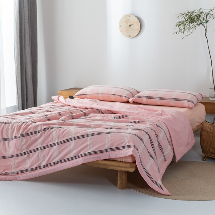 91家纺网 家纺一手货源 找家纺 棉邦 2021新款全棉水洗棉夏被四件套 细条粉格