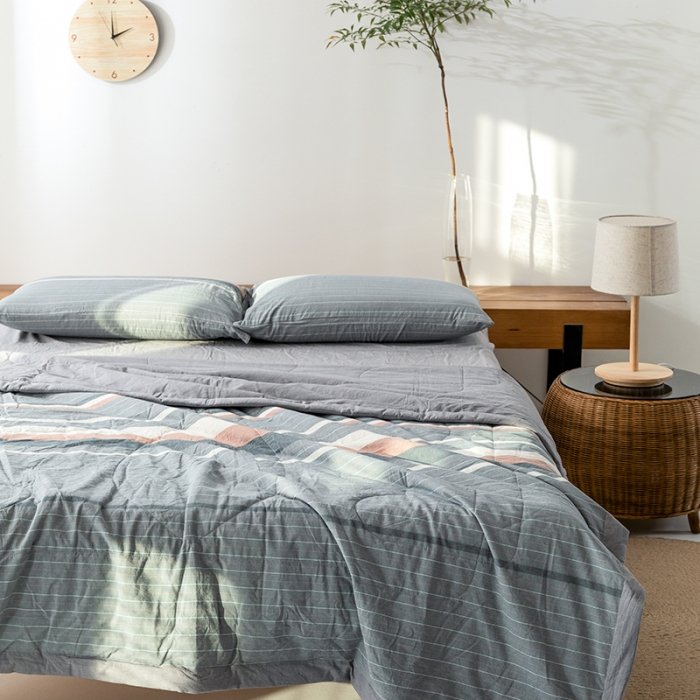 91家纺网 家纺一手货源 找家纺 棉邦 2021新款全棉水洗棉夏被四件套 烟灰彩条