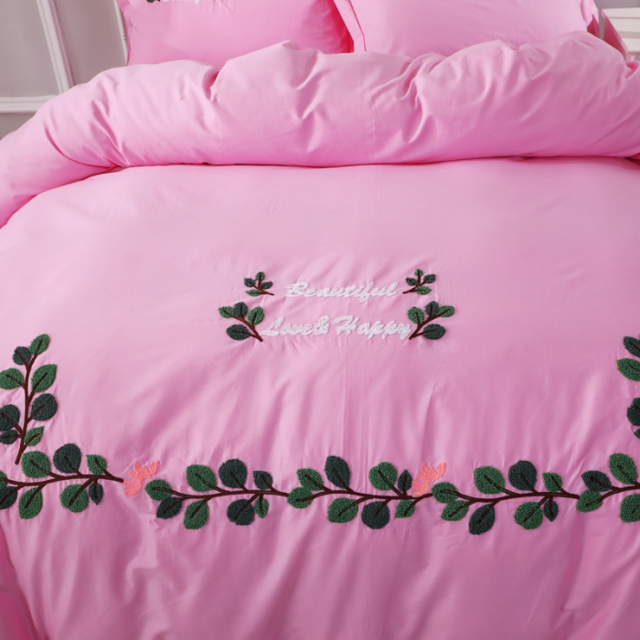 91家纺网 家纺一手货源 找家纺 2021新款全棉13372毛巾绣纯棉刺绣花四件套 爱之蔓粉色