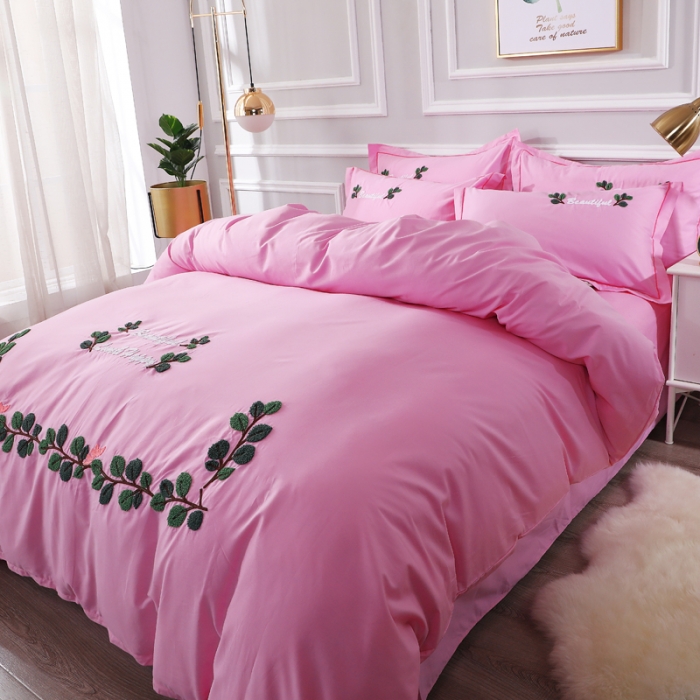 91家纺网 家纺一手货源 找家纺 2021新款全棉13372毛巾绣纯棉刺绣花四件套 爱之蔓粉色