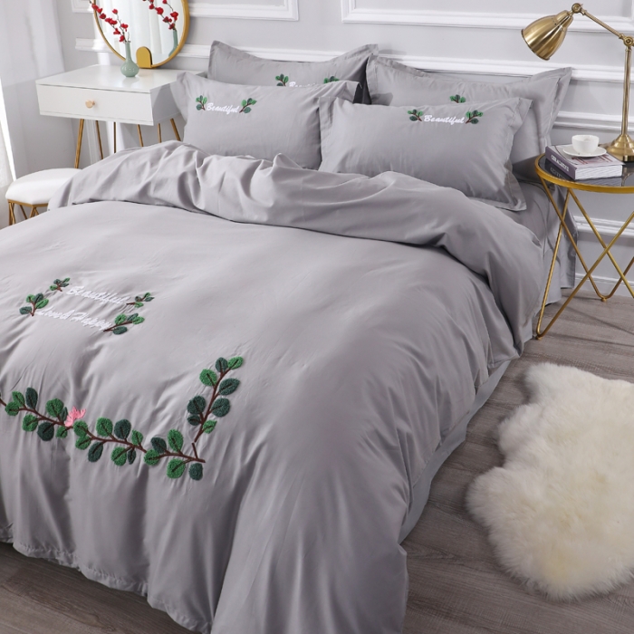 91家纺网 家纺一手货源 找家纺 2021新款全棉13372毛巾绣纯棉刺绣花四件套 爱之蔓灰色