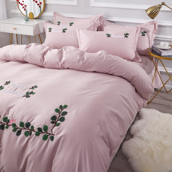 91家纺网 家纺一手货源 找家纺 2021新款全棉13372毛巾绣纯棉刺绣花四件套 爱之蔓藕粉