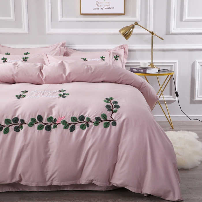 91家纺网 家纺一手货源 找家纺 2021新款全棉13372毛巾绣纯棉刺绣花四件套 爱之蔓藕粉