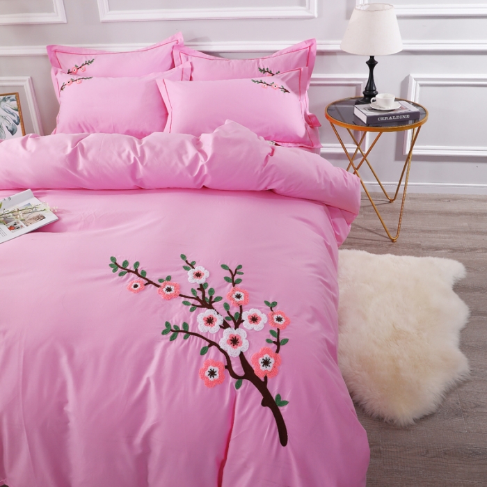 91家纺网 家纺一手货源 找家纺 2021新款全棉13372毛巾绣纯棉刺绣花四件套桃花朵朵粉色