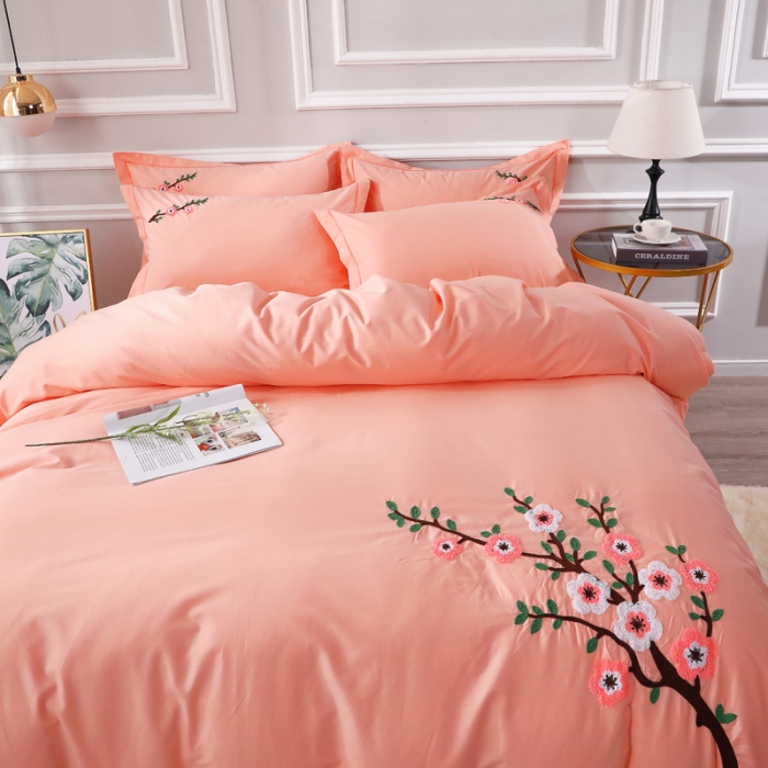 91家纺网 家纺一手货源 找家纺 2021新款全棉13372毛巾绣纯棉刺绣花四件套桃花朵朵玉色