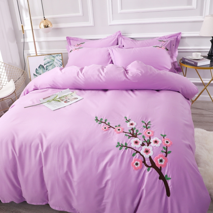 91家纺网 家纺一手货源 找家纺 2021新款全棉13372毛巾绣纯棉刺绣花四件套桃花朵朵紫色