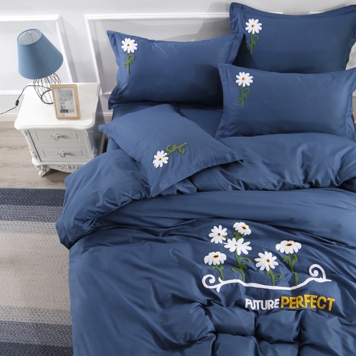 91家纺网 家纺一手货源 找家纺 2021新款全棉13372毛巾绣纯棉刺绣花四件套夏花绽放藏青