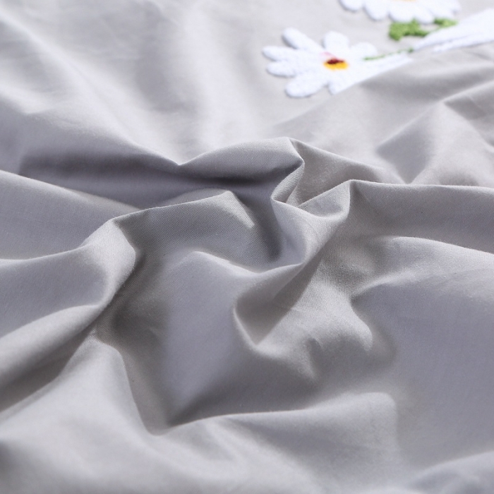 91家纺网 家纺一手货源 找家纺 2021新款全棉13372毛巾绣纯棉刺绣花四件套夏花绽放灰色