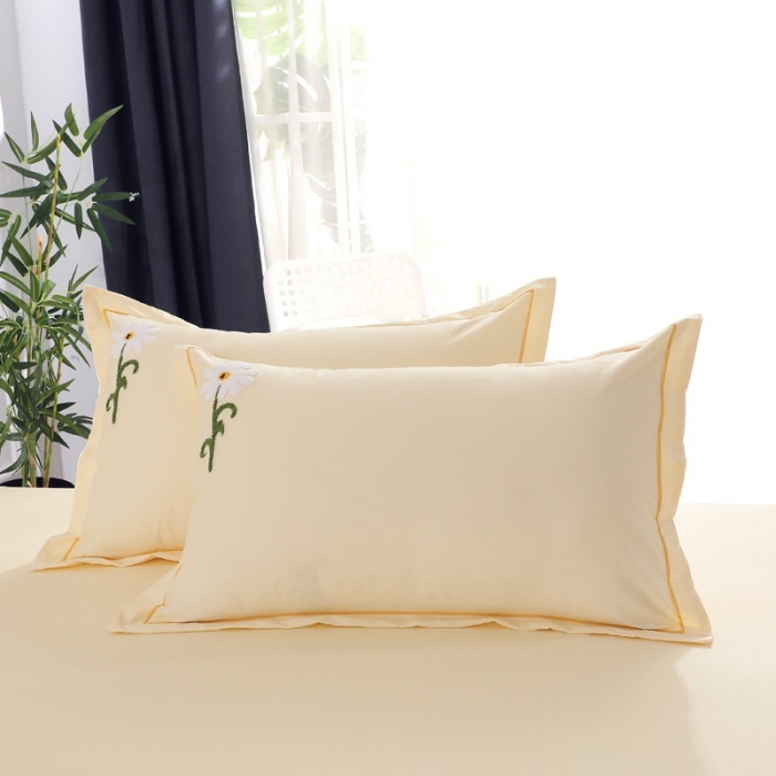 91家纺网 家纺一手货源 找家纺 2021新款全棉13372纯色毛巾绣绣花四件套 夏花绽放米黄