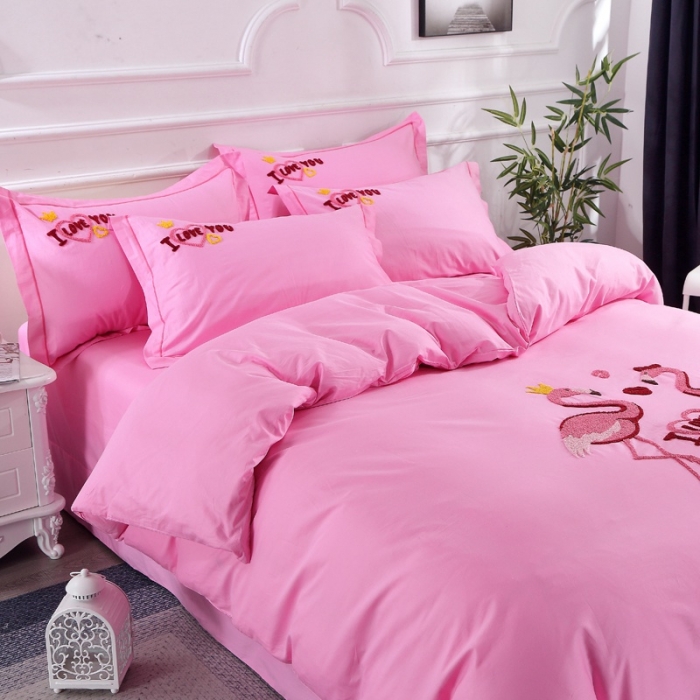 91家纺网 家纺一手货源 找家纺 2021新款全棉13372毛巾绣纯棉刺绣花四件套幸福烈鸟粉色