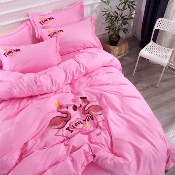 91家纺网 家纺一手货源 找家纺 2021新款全棉13372毛巾绣纯棉刺绣花四件套幸福烈鸟粉色