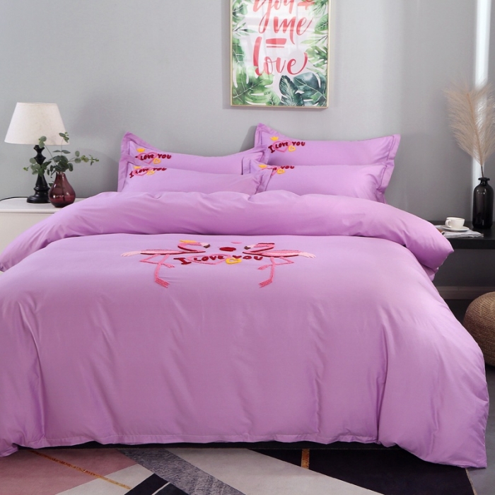 91家纺网 家纺一手货源 找家纺 2021新款全棉13372毛巾绣纯棉刺绣花四件套幸福烈鸟浅紫