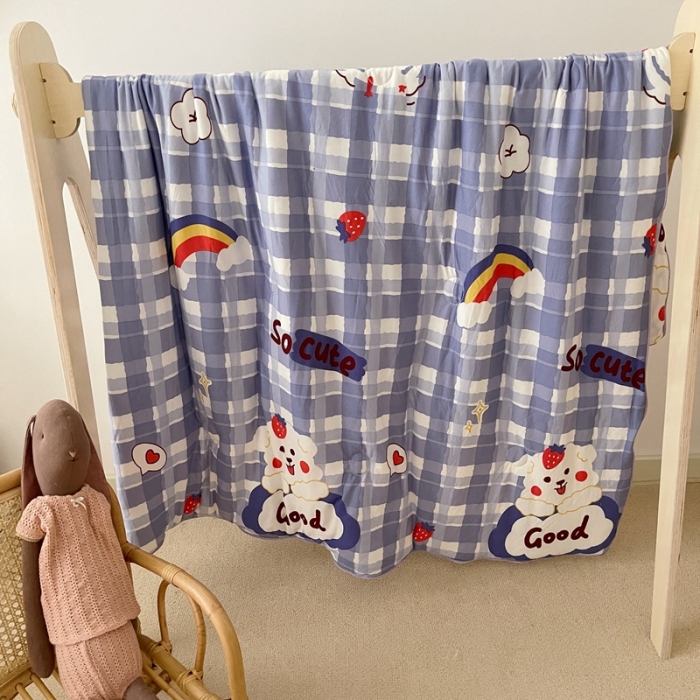 91家纺网 家纺一手货源 找家纺 星期八 2021新款裸睡大豆针织棉儿童夏被 草莓汪