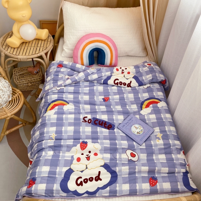 91家纺网 家纺一手货源 找家纺 星期八 2021新款裸睡大豆针织棉儿童夏被 草莓汪