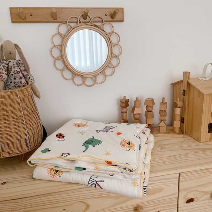 91家纺网 家纺一手货源 找家纺 星期八 2021新款裸睡大豆针织棉儿童夏被 可爱草原