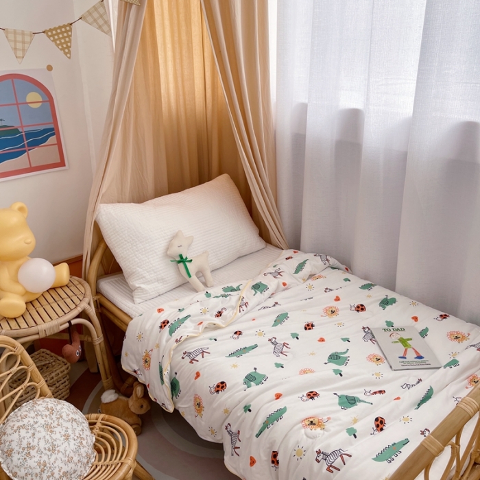 91家纺网 家纺一手货源 找家纺 星期八 2021新款裸睡大豆针织棉儿童夏被 可爱草原