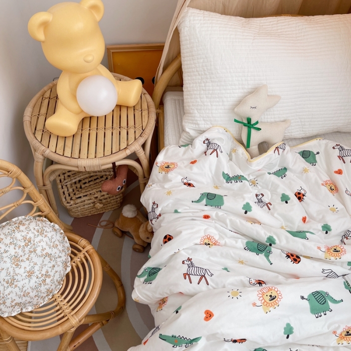 91家纺网 家纺一手货源 找家纺 星期八 2021新款裸睡大豆针织棉儿童夏被 可爱草原