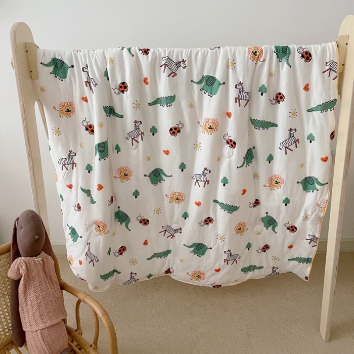 91家纺网 家纺一手货源 找家纺 星期八 2021新款裸睡大豆针织棉儿童夏被 可爱草原