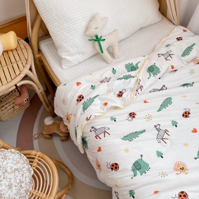 91家纺网 家纺一手货源 找家纺 星期八 2021新款裸睡大豆针织棉儿童夏被 可爱草原