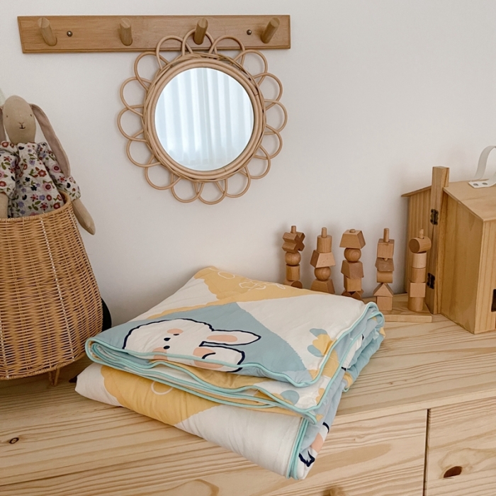 91家纺网 家纺一手货源 找家纺 星期八 2021新款裸睡大豆针织棉儿童夏被 兔子屋