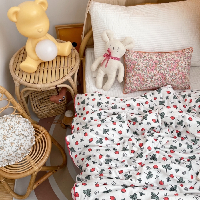 91家纺网 家纺一手货源 找家纺 星期八 2021新款裸睡大豆针织棉儿童夏被 小草莓