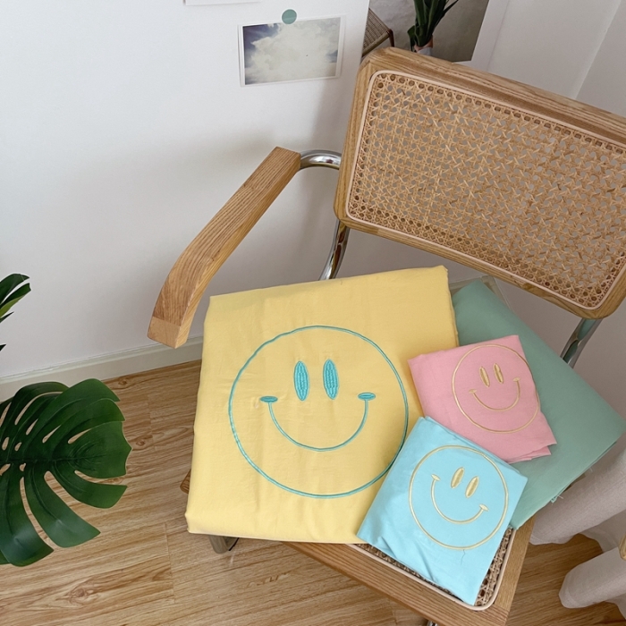 91家纺网 家纺一手货源 找家纺 星期八 2021新款马卡龙趣味水洗棉四件套 笑脸