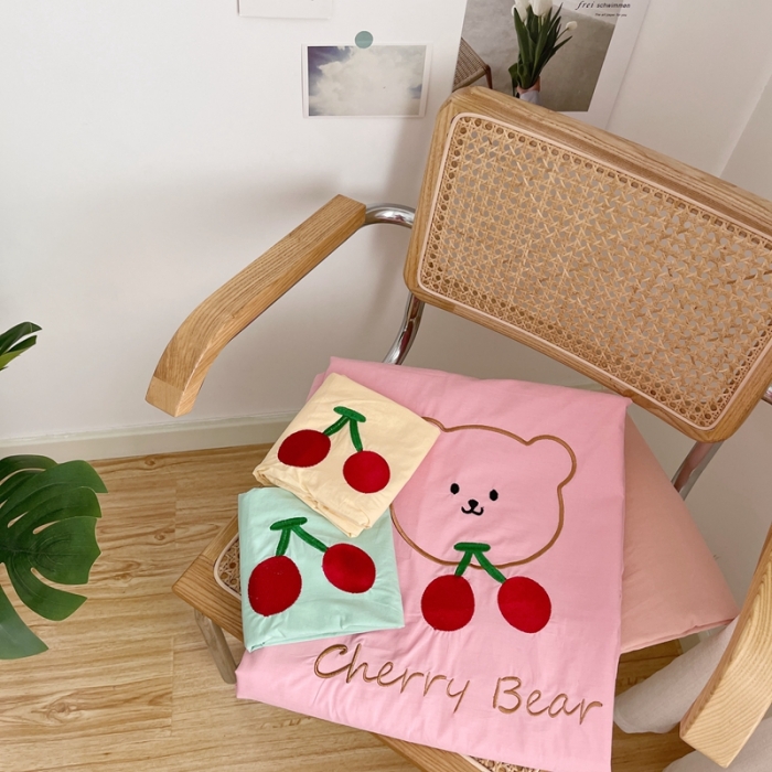 91家纺网 家纺一手货源 找家纺 星期八 2021新款马卡龙趣味水洗棉四件套 樱桃熊