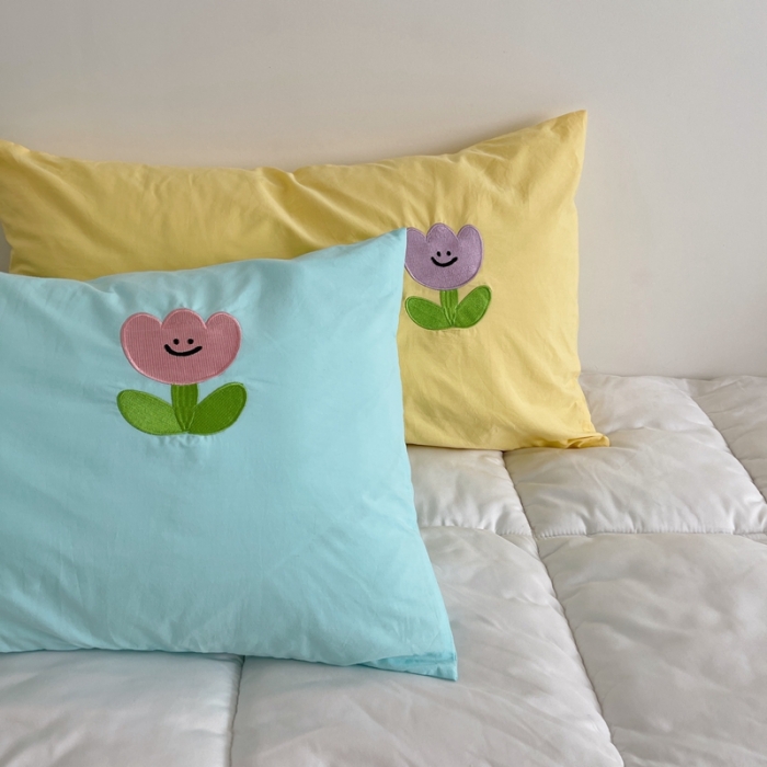 91家纺网 家纺一手货源 找家纺 星期八 2021新款马卡龙趣味水洗棉枕套一只 笑脸花黄-蓝