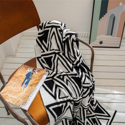 91家纺网 家纺一手货源 找家纺 暖绵绵 新款全棉拉维克三角几何针织毯毯子盖毯