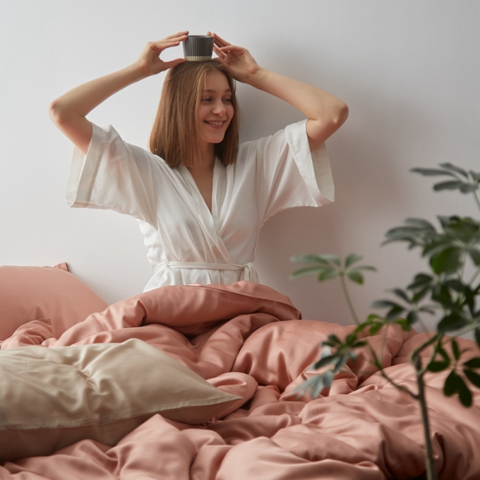 91家纺网 家纺一手货源 找家纺 涞澳家居 2021新款60天丝纯色四件套西柚粉