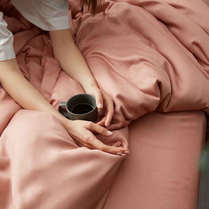 91家纺网 家纺一手货源 找家纺 涞澳家居 2021新款60天丝纯色四件套西柚粉