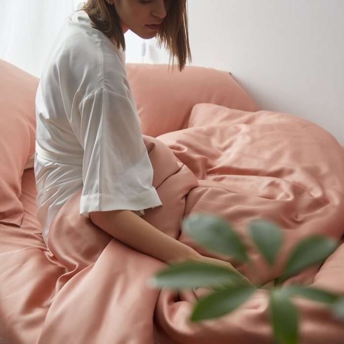 91家纺网 家纺一手货源 找家纺 涞澳家居 2021新款60天丝纯色四件套西柚粉