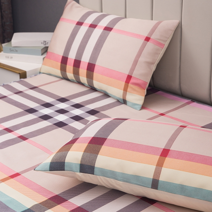 91家纺网 家纺一手货源 找家纺 纽缦  2021新款冰丝凉席三件套床裙款 时尚彩格粉