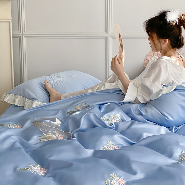 91家纺网 家纺一手货源 找家纺 优悦生活馆 2021新款冰丝绣花四件套-花溪 浅蓝