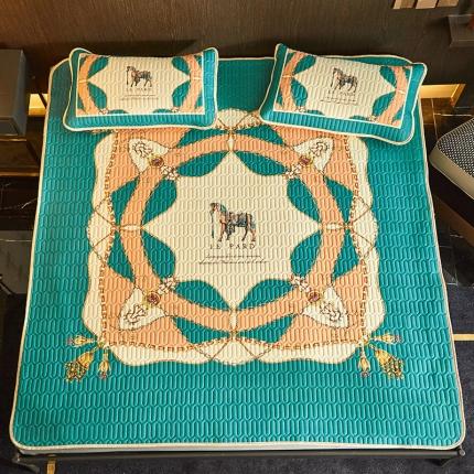 91家纺网 家纺一手货源 找家纺 凡客 2022春夏新款大版数码印花凉感丝乳胶凉席三件套 黛烟