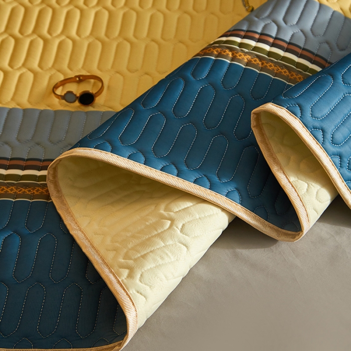 91家纺网 家纺一手货源 找家纺 凡客 2022春夏新款大版数码印花凉感丝乳胶凉席三件套 蓝梦