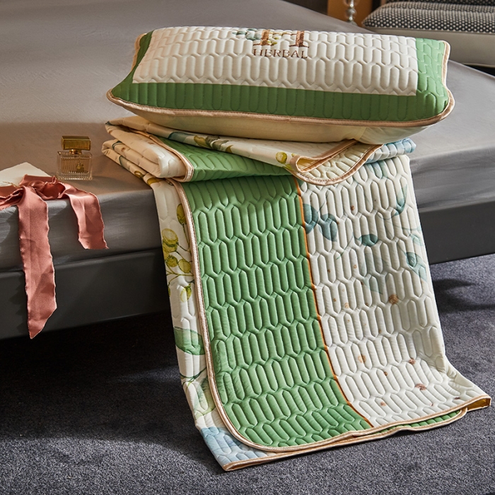 91家纺网 家纺一手货源 找家纺 凡客 2022春夏新款大版数码印花凉感丝乳胶凉席三件套 绿芽