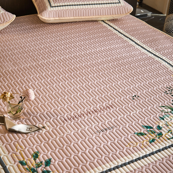 91家纺网 家纺一手货源 找家纺 凡客 2022春夏新款大版数码印花凉感丝乳胶凉席三件套 浅香