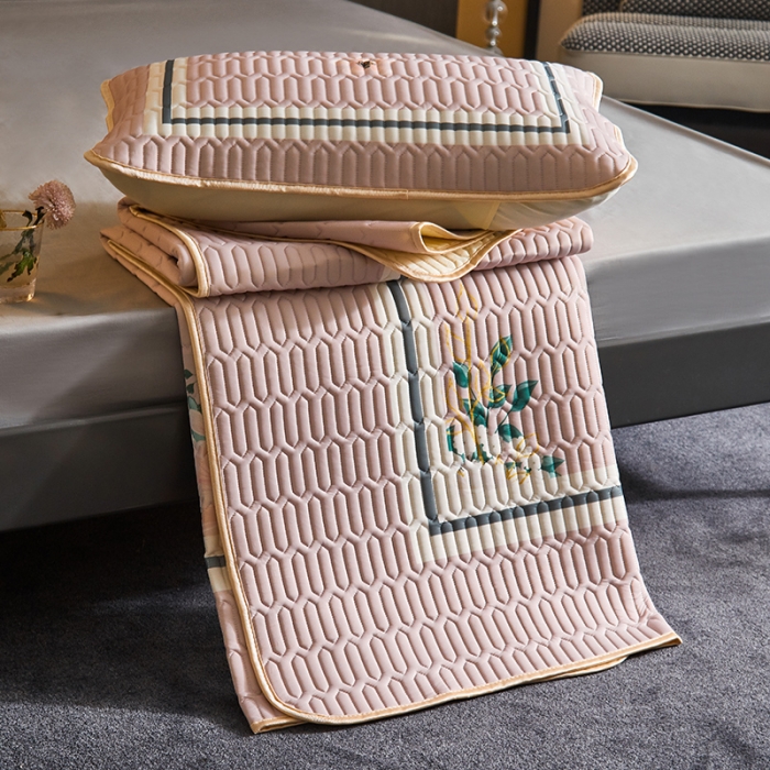 91家纺网 家纺一手货源 找家纺 凡客 2022春夏新款大版数码印花凉感丝乳胶凉席三件套 浅香