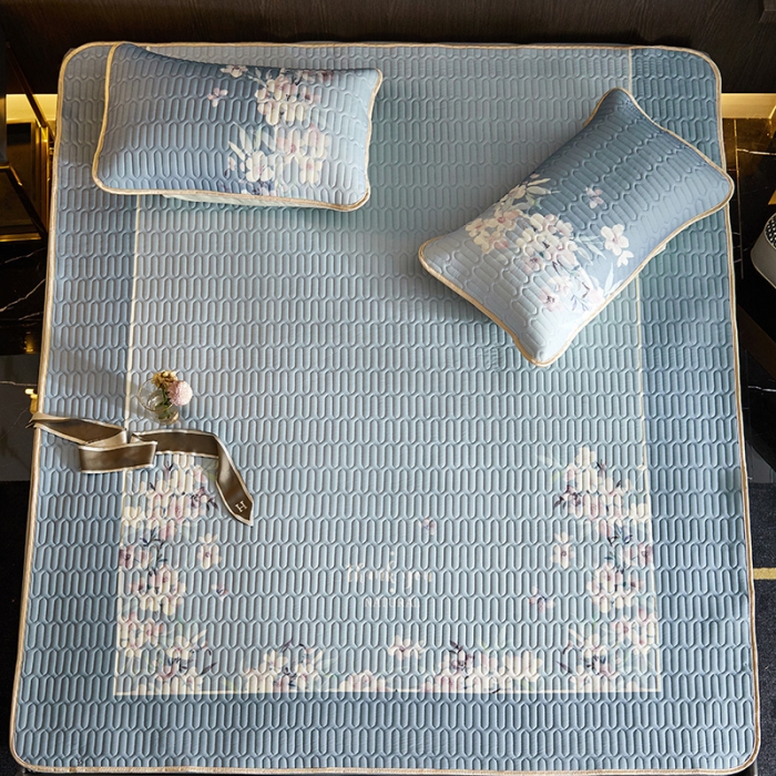 91家纺网 家纺一手货源 找家纺 凡客 2022春夏新款大版数码印花凉感丝乳胶凉席三件套 清风