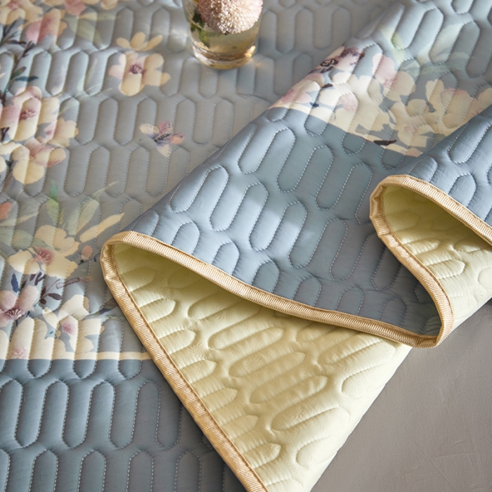 91家纺网 家纺一手货源 找家纺 凡客 2022春夏新款大版数码印花凉感丝乳胶凉席三件套 清风