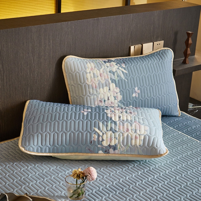 91家纺网 家纺一手货源 找家纺 凡客 2022春夏新款大版数码印花凉感丝乳胶凉席三件套 清风