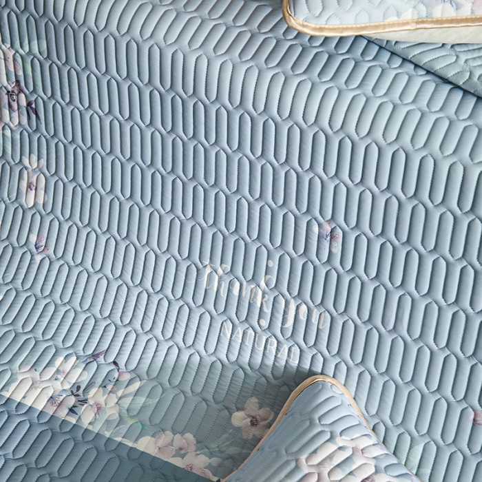 91家纺网 家纺一手货源 找家纺 凡客 2022春夏新款大版数码印花凉感丝乳胶凉席三件套 清风